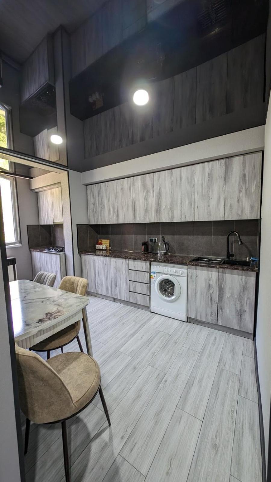 Gari's Next To Park Apartment Borjomi